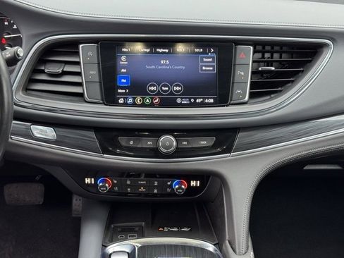 Used 2024 Buick Enclave Premium image 15