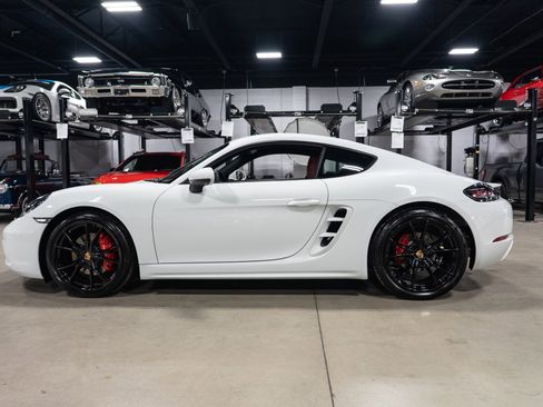 Used 2024 Porsche 718 Cayman S image 3