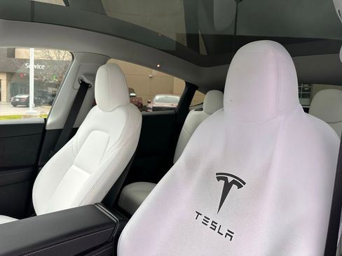 Used 2024 Tesla Model Y Long Range image 21