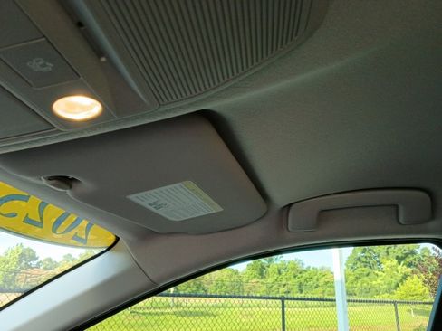 Used 2025 Nissan Kicks SR FWD image 21