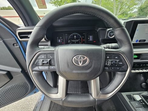 Certified 2025 Toyota 4Runner SR5 AWD/4WD image 22