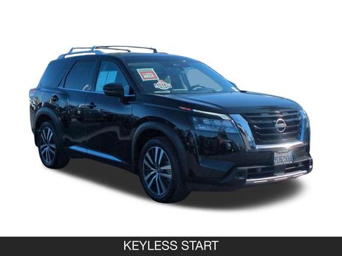 Certified 2025 Nissan Pathfinder Platinum FWD image 2