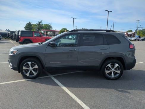 Used 2022 Jeep Cherokee Limited AWD/4WD image 7