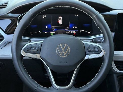 Used 2025 Volkswagen Taos SE image 10