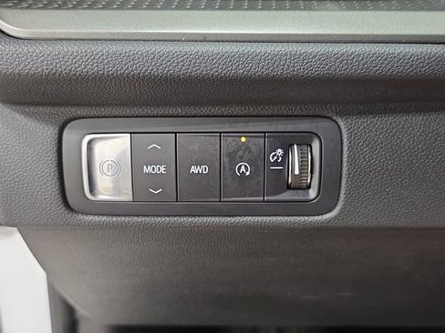 Used 2025 Chevrolet Traverse LT AWD/4WD image 26