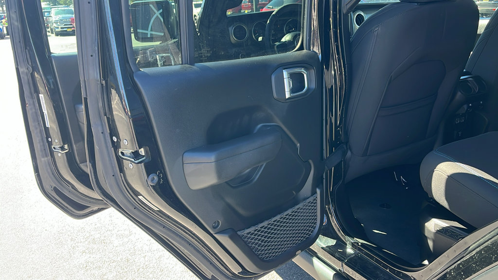 Used 2023 Jeep Wrangler Unlimited Rubicon 4xe AWD/4WD image 20