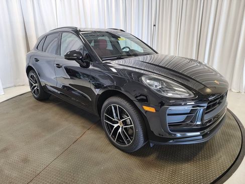 Certified 2025 Porsche Macan image 36
