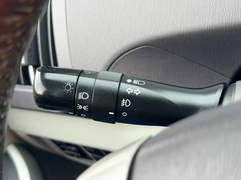 Used 2010 Toyota Prius Five w/ Advanced Technology Pkg FWD image 32