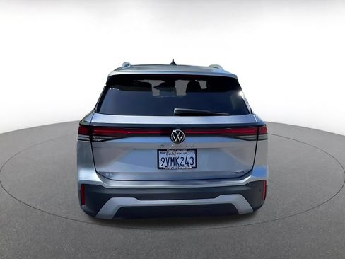 Used 2026 Volkswagen Tiguan SE AWD/4WD image 12