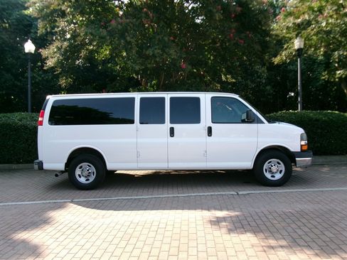 Used 2015 Chevrolet Express 3500 LT w/ LT Preferred Equipment Group RWD image 4