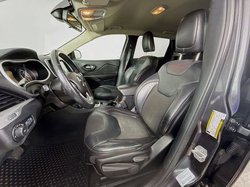 Used 2016 Jeep Cherokee Trailhawk w/ Cold Weather Group image 20