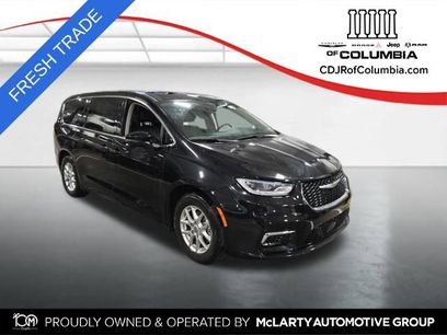 Used 2023 Chrysler Pacifica Touring-L