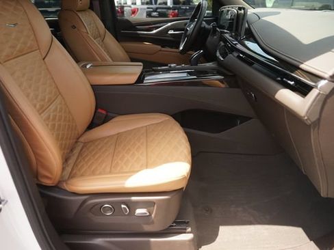 Used 2024 Cadillac Escalade ESV Premium Luxury w/ Performance Package AWD/4WD image 21