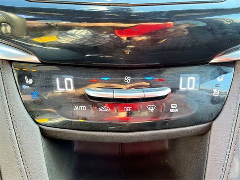 Used 2025 Cadillac XT6 Sport image 16