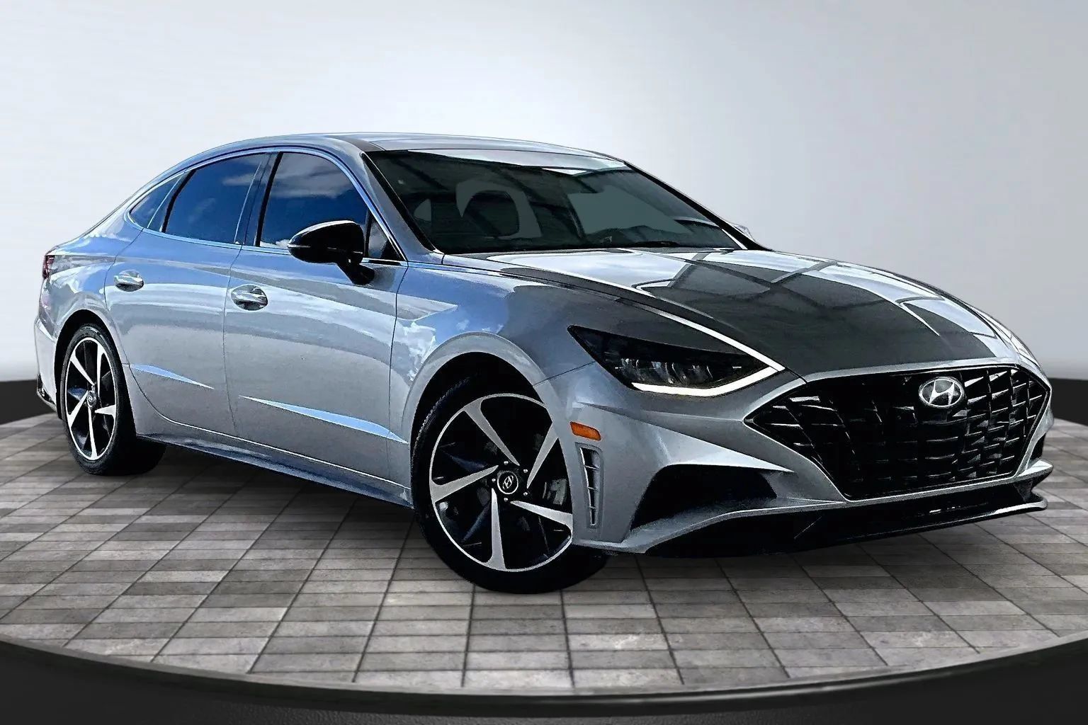 Used 2021 Hyundai Sonata SEL Plus w/ Tech Package FWD image 3