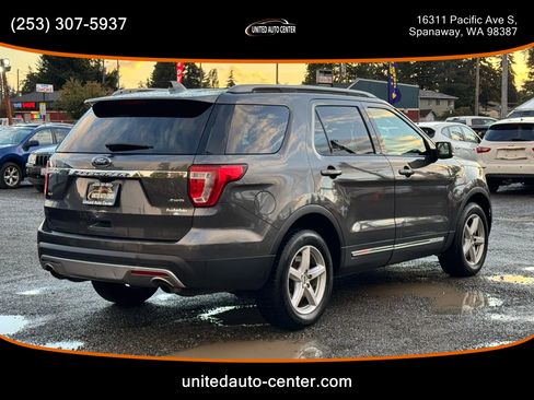 Used 2017 Ford Explorer XLT image 4