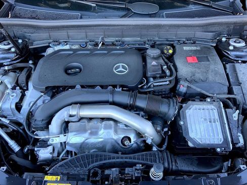 Used 2025 Mercedes-Benz GLB 250 4MATIC image 31