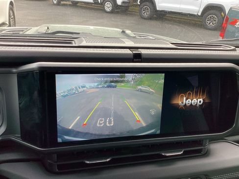 Used 2024 Jeep Wrangler Unlimited Rubicon image 15