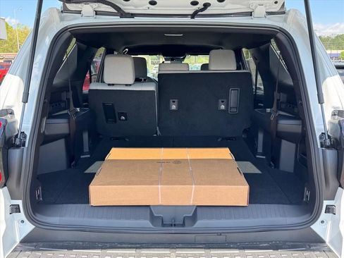 New 2026 Toyota 4Runner SR5 AWD/4WD image 16