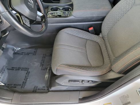 Used 2023 Honda Pilot Sport image 11