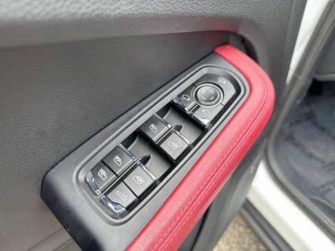 Used 2022 Porsche Macan AWD/4WD image 12