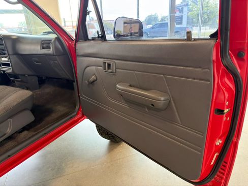 Used 1993 Toyota Pickup Deluxe AWD/4WD image 20