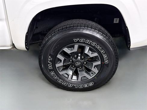 Certified 2022 Toyota Tacoma SR image 31