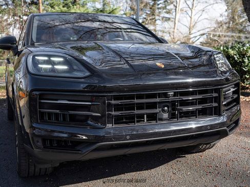 Used 2024 Porsche Cayenne S image 12