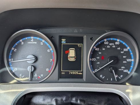 Used 2018 Toyota RAV4 LE w/ Carpet Mat Package FWD image 19