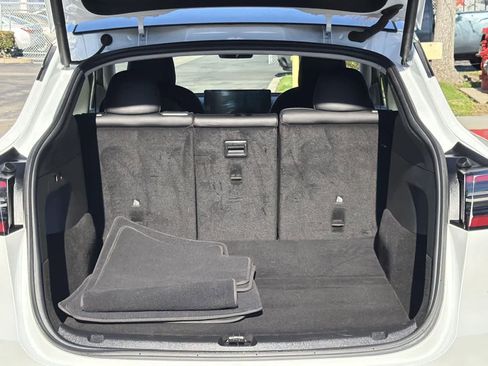Used 2022 Tesla Model Y Long Range image 30
