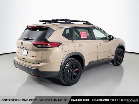 Certified 2025 Nissan Rogue SV image 5