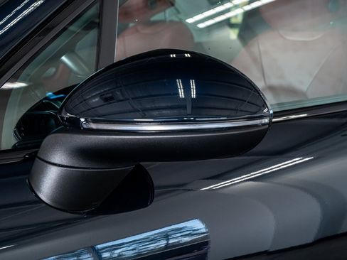 Used 2022 Porsche Cayenne Platinum Edition image 21