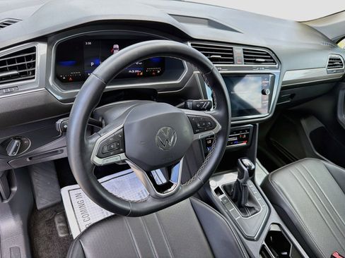 Used 2023 Volkswagen Tiguan SE w/ Panoramic Sunroof Package FWD image 26