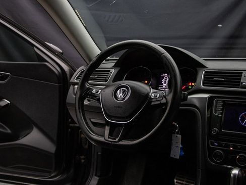 Used 2018 Volkswagen Passat 2.0T R-Line image 14