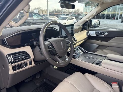 Used 2024 Lincoln Navigator L Reserve image 10