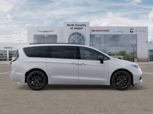 New 2026 Chrysler Pacifica Limited w/ S Appearance Package FWD image 21