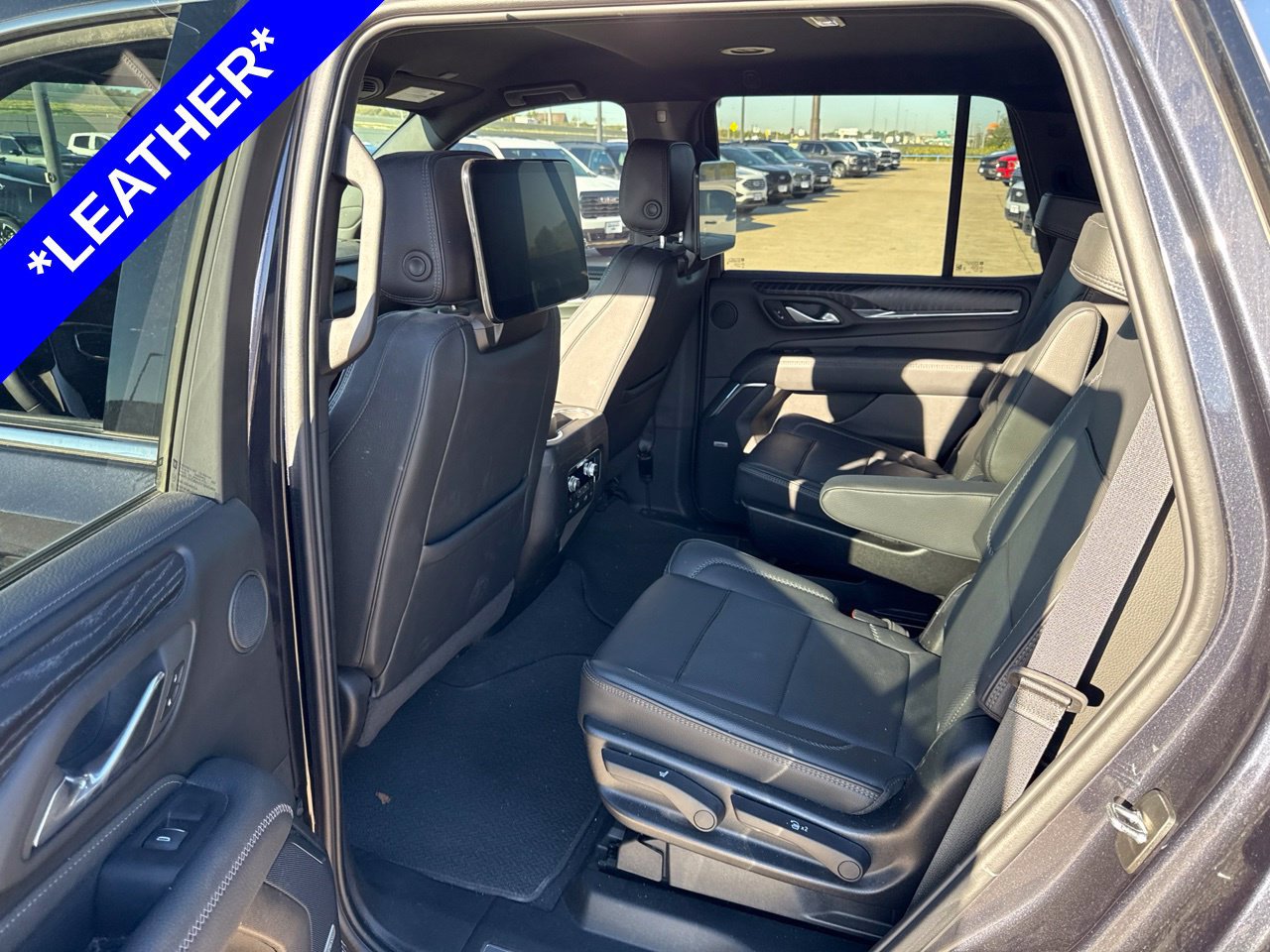 Used 2024 GMC Yukon Denali w/ Advanced Technology Package AWD/4WD image 6