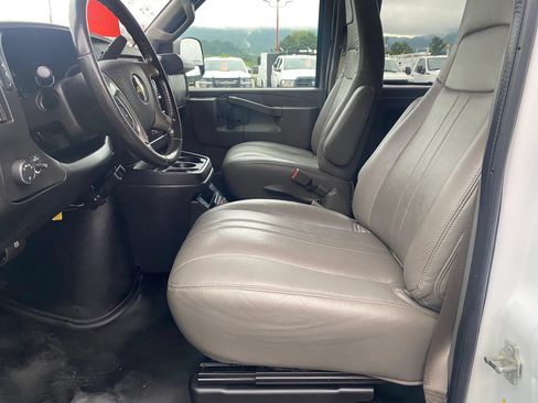 Used 2018 Chevrolet Express 3500 LS RWD image 9