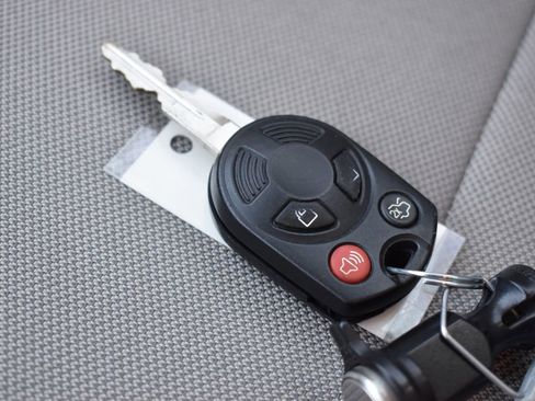 Used 2011 Ford Escape XLT image 16