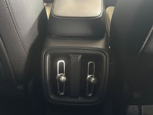 Used 2024 Volvo XC40 B5 Core image 26