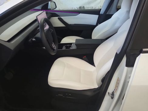 Used 2026 Tesla Model Y 2WD image 2