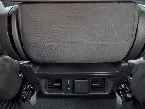 Used 2022 Chevrolet Silverado 1500 LT image 16