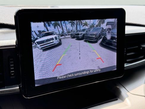 Used 2023 Ford Explorer XLT w/ Equipment Group 202A RWD image 16
