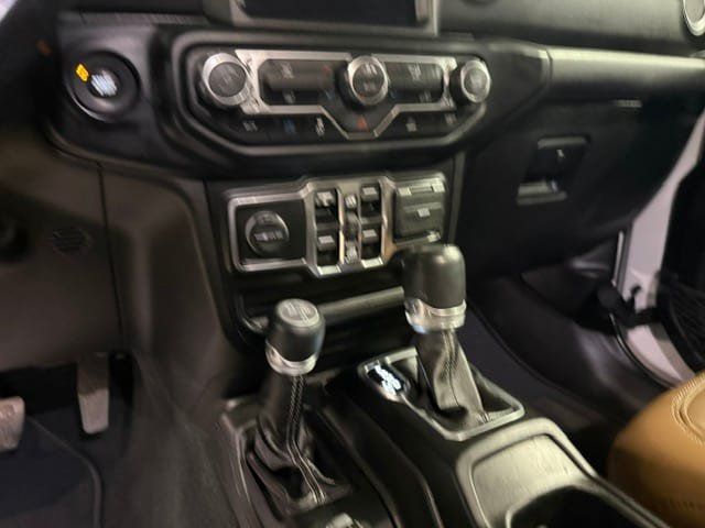 Used 2022 Jeep Wrangler Unlimited Sahara AWD/4WD image 46