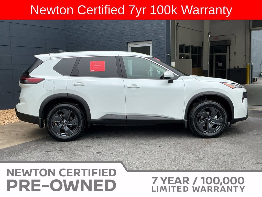 Used 2026 Nissan Rogue SV w/ Cold Weather Package FWD image 4