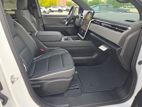 New 2026 GMC Sierra EV Elevation image 7