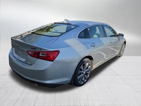 Used 2016 Chevrolet Malibu Premier w/ Driver Confidence Package II FWD image 5