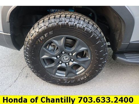 Used 2024 Lexus GX 550 image 32