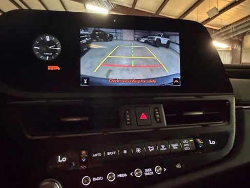 Used 2023 Lexus ES 350 w/ Premium Package FWD image 18