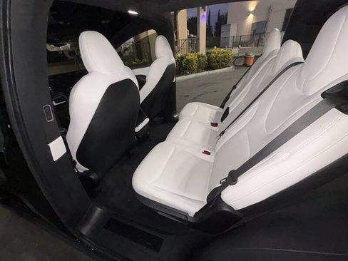 Used 2022 Tesla Model X image 18